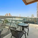 Elegant Urban Studio In Al Manara Tower, Jvt